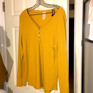 Ladies thermal top with buttons